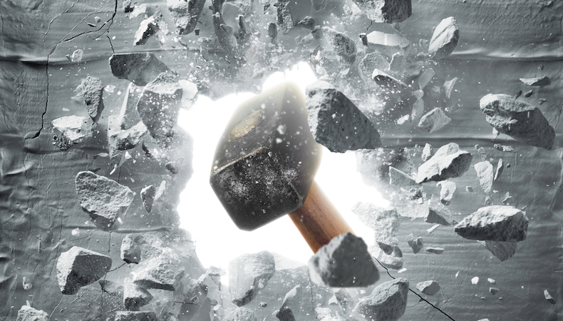 Deskless vs desk-based: breaking down the recognition divide.jpg 1