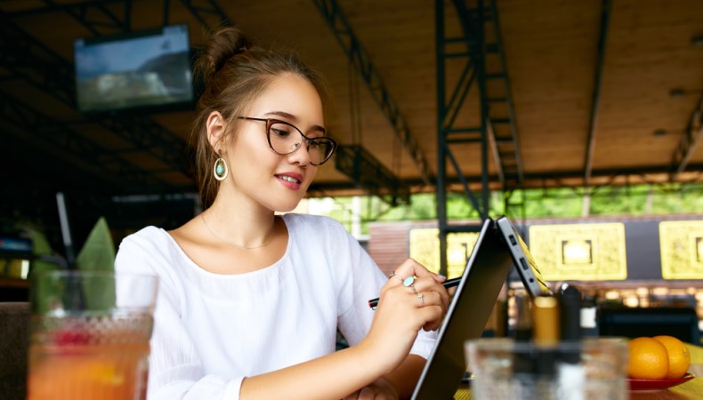 How the hybrid world is impacting employee wellbeing main.jpg