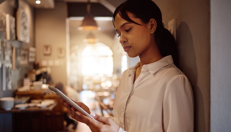 5 ways to encourage deskless staff to engage in benefits.jpg 1